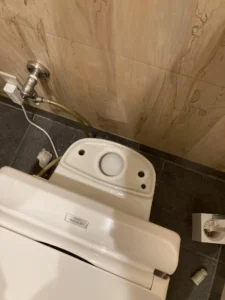 大東市にてトイレタンクの下から水漏れしているとのご依頼